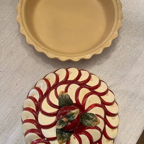 Vintage NEW IN BOX Ceramic 10.5" Country Apple Pie Dish with Cover Lid - Picture 2 of 5